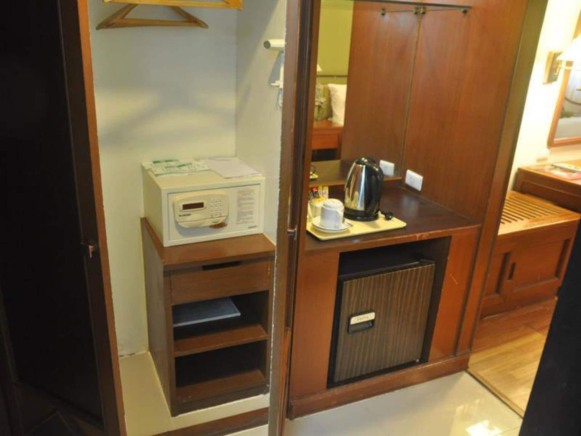 Arawana Regency Park Sukhumvit Khách sạn Bangkok