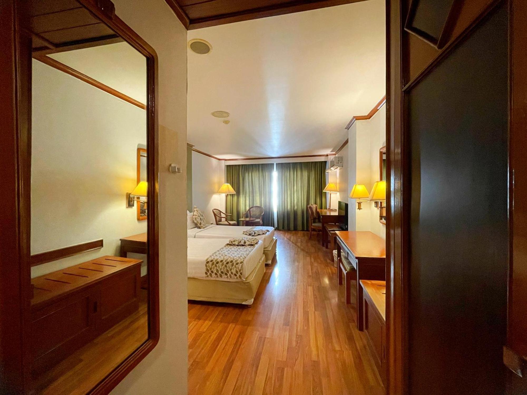 Khách sạn Arawana Regency Park Sukhumvit