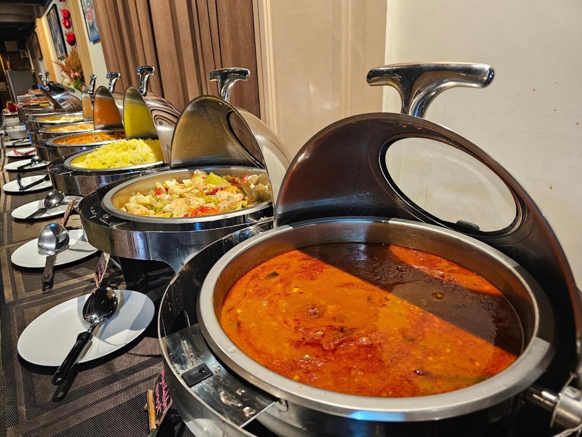 Khách sạn Arawana Regency Park Sukhumvit 4*
