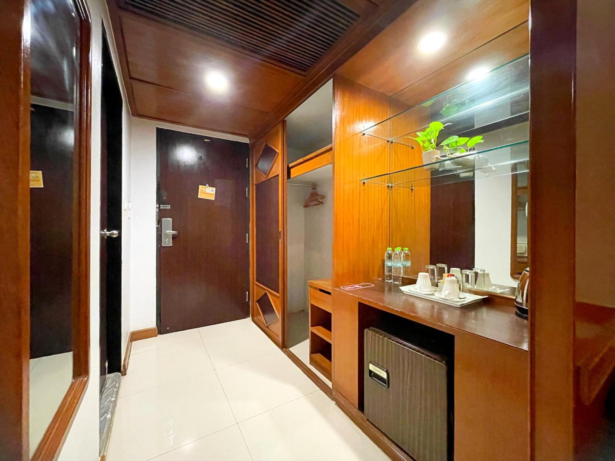 Khách sạn Arawana Regency Park Sukhumvit