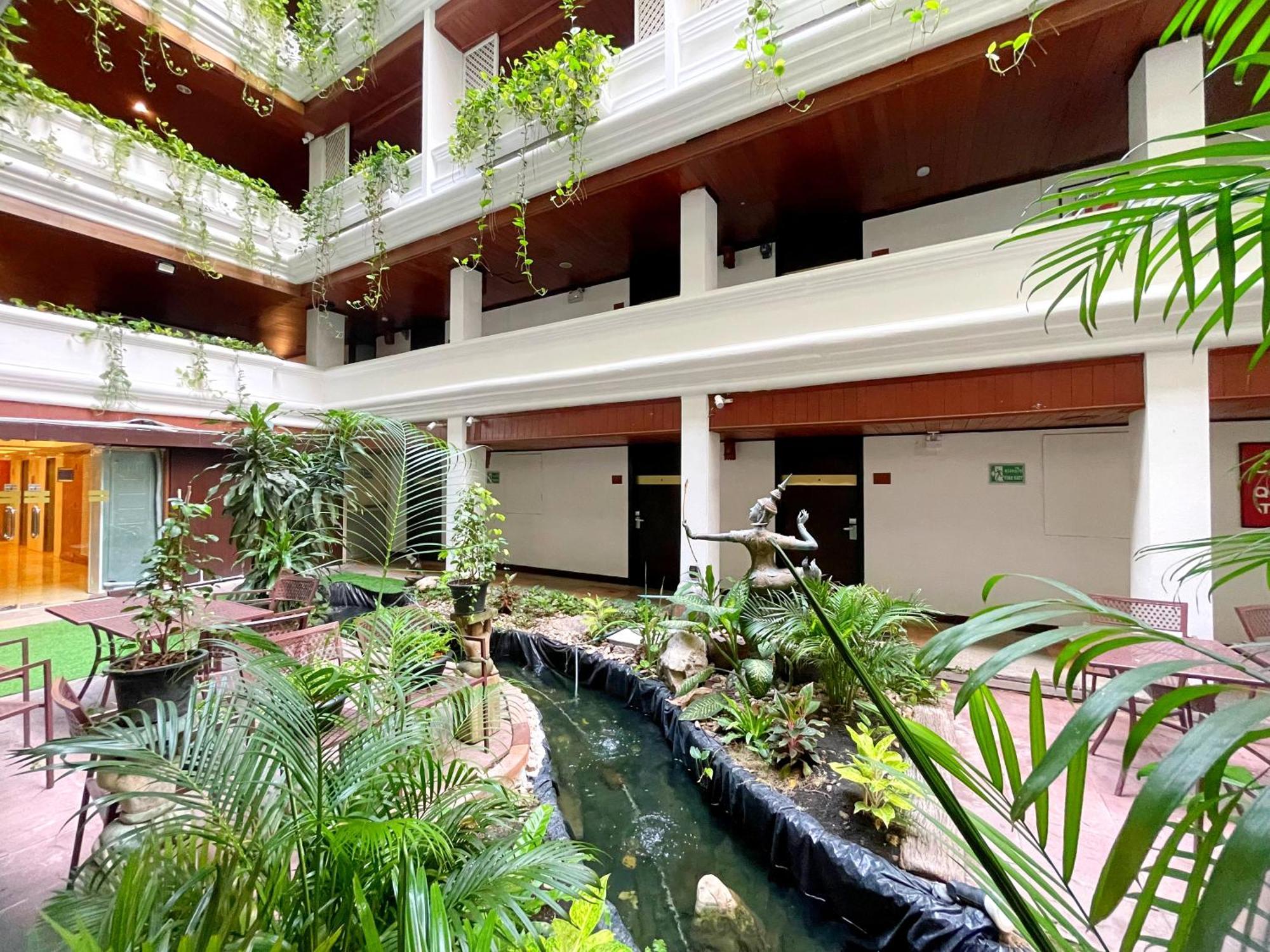 Khách sạn Arawana Regency Park Sukhumvit